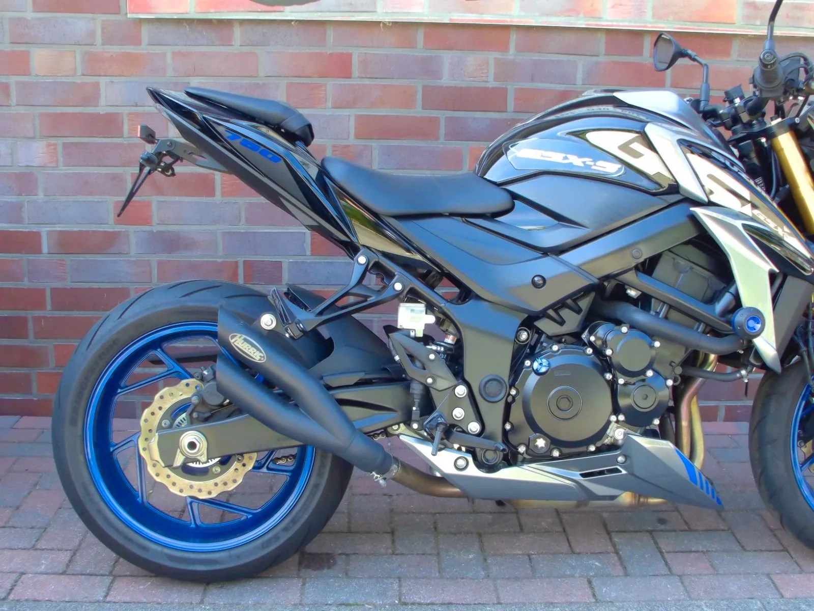 Suzuki GSX-S750