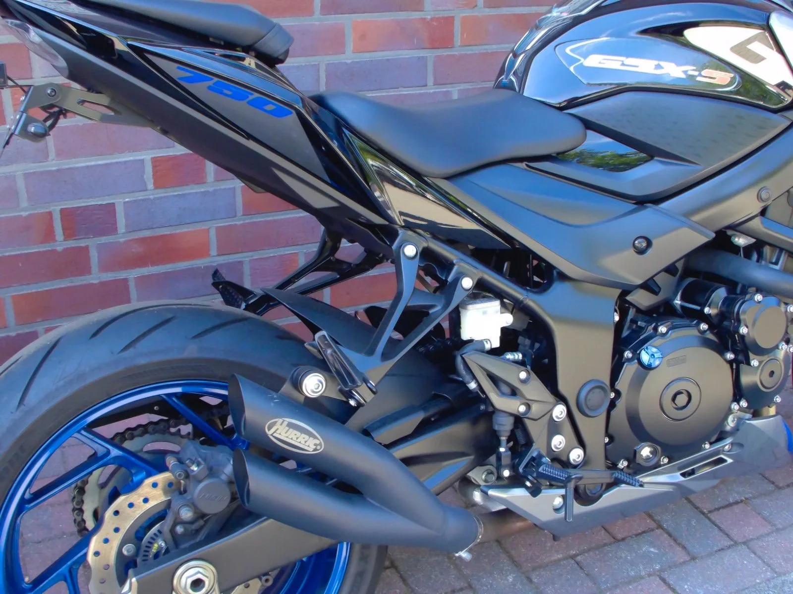 Suzuki GSX-S750