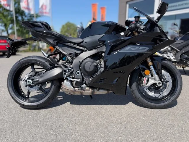 Yamaha R9
