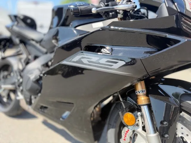 Yamaha R9