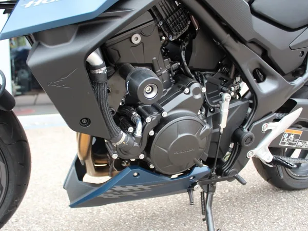 Honda CB750 Hornet E-Clutch