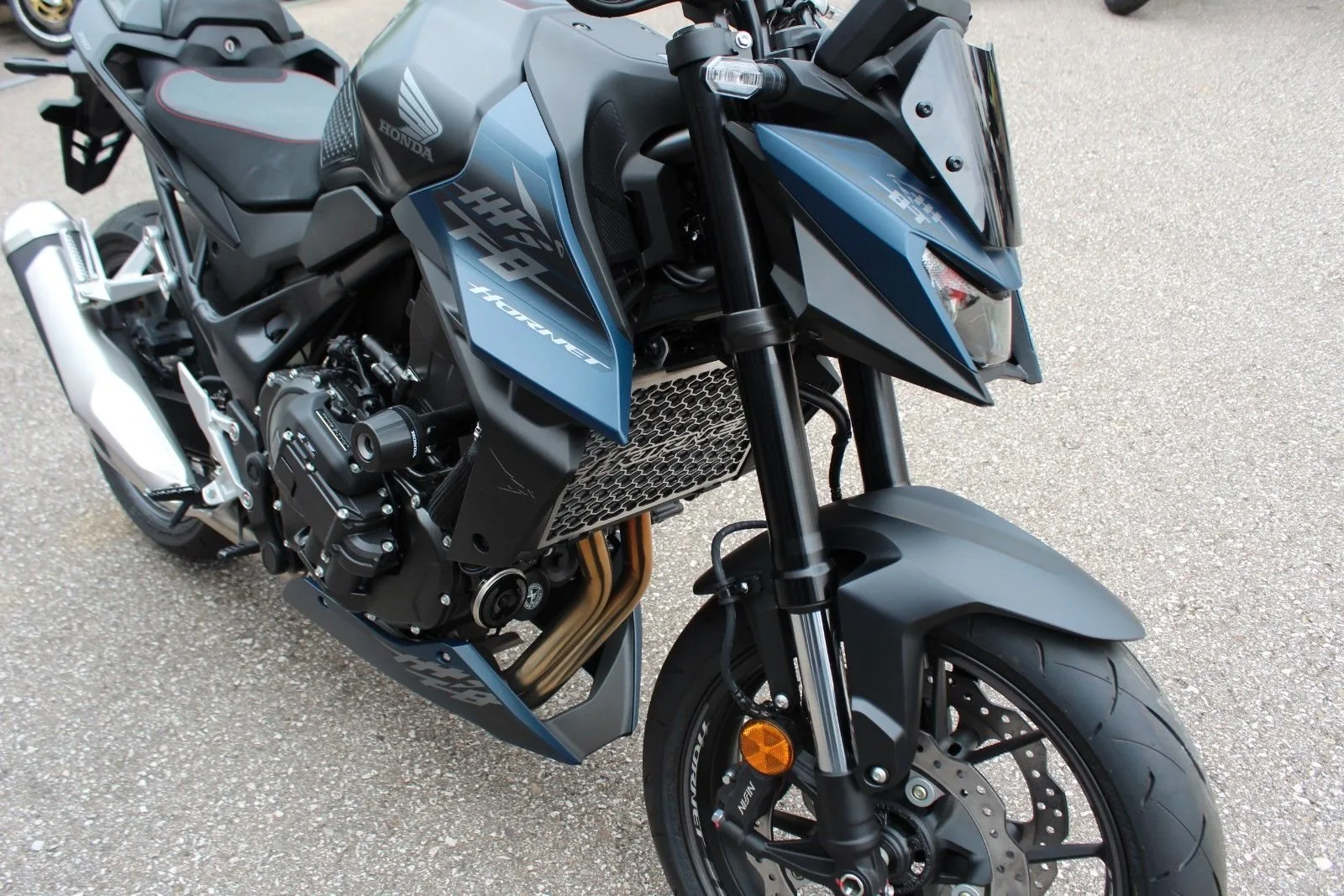 Honda CB750 Hornet E-Clutch