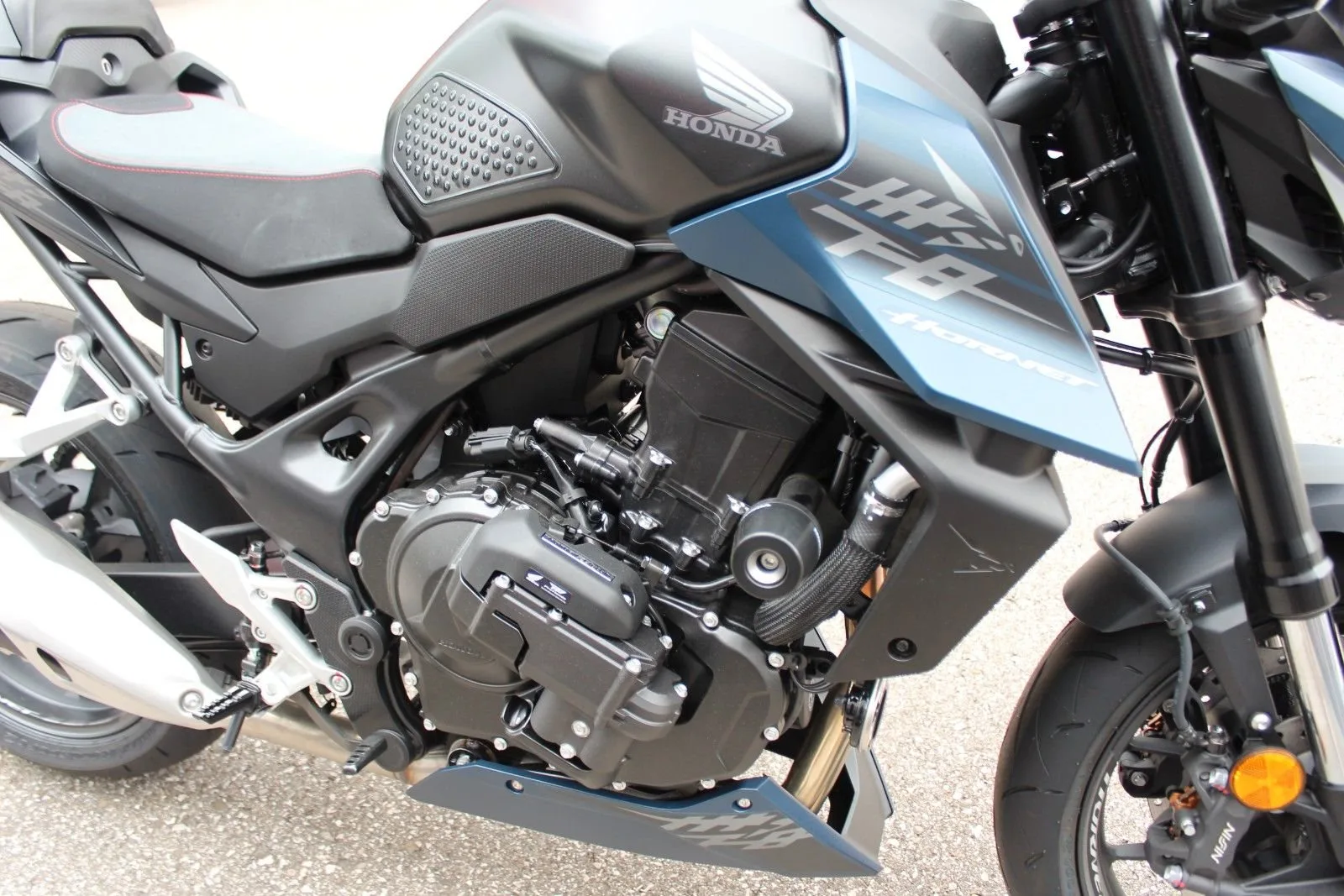 Honda CB750 Hornet E-Clutch