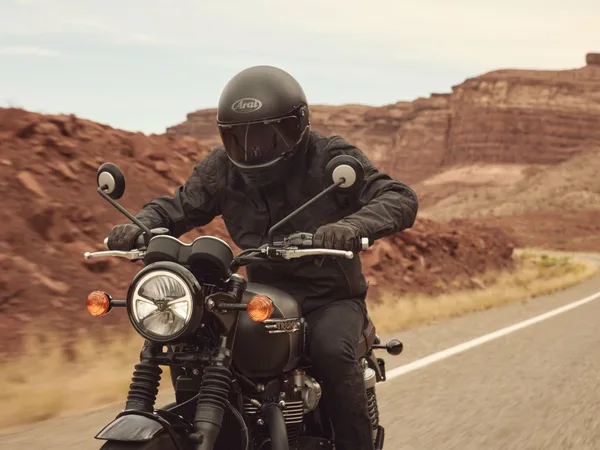 Triumph Bonneville T120 Black