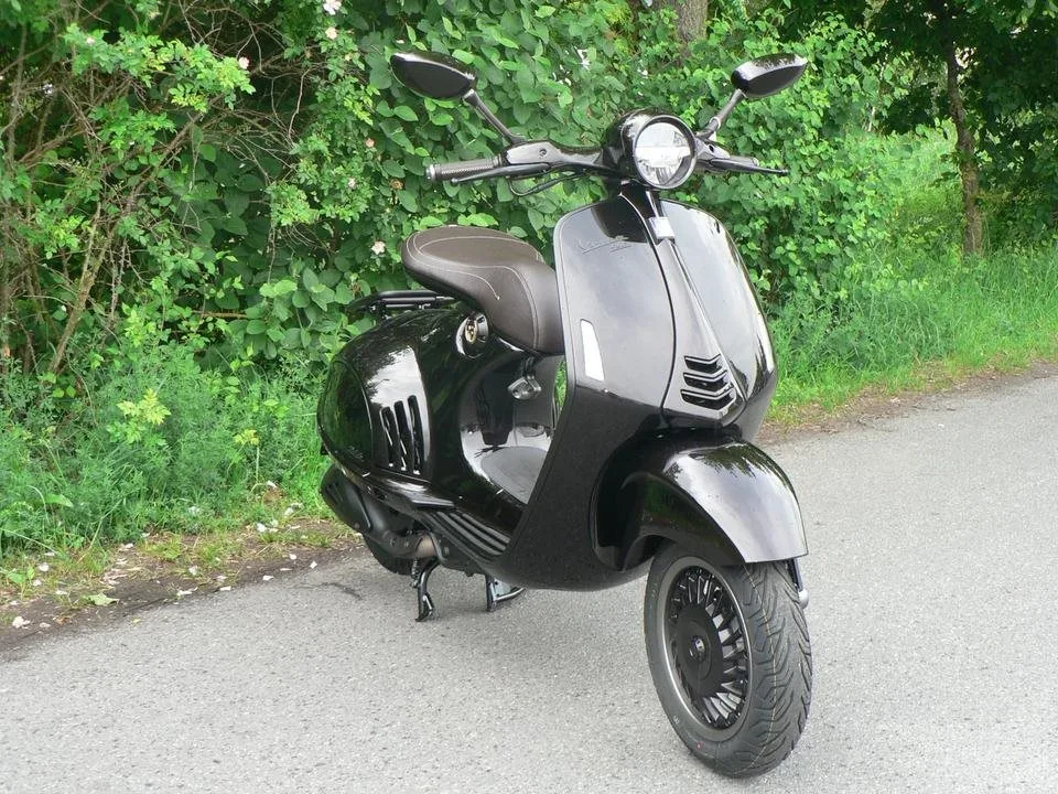 Vespa 946 Horse