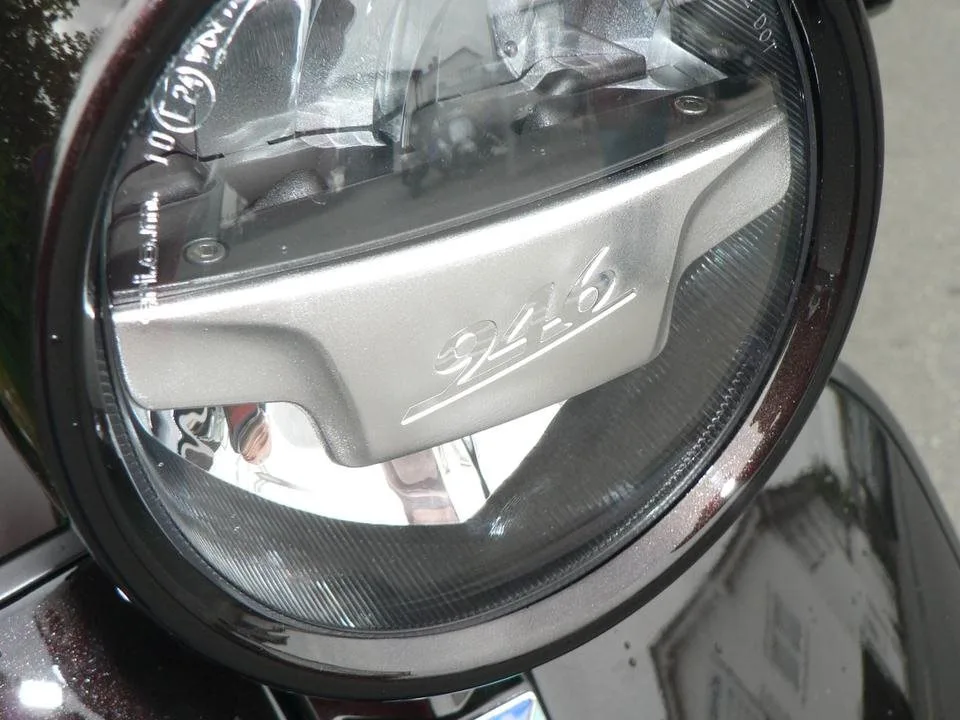 Vespa 946 Horse