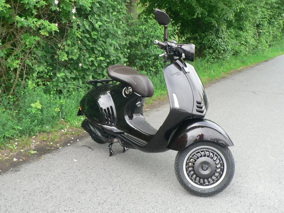 Vespa 946 Horse