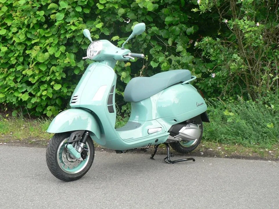 Vespa GTS 80th 310