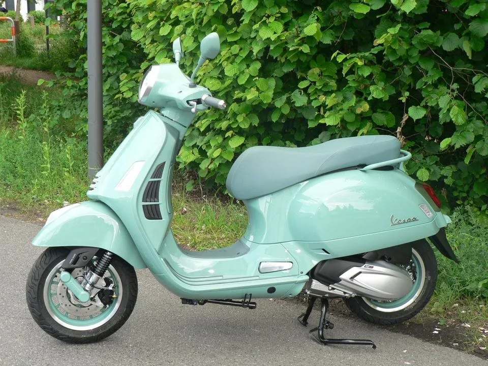 Vespa GTS 80th 310