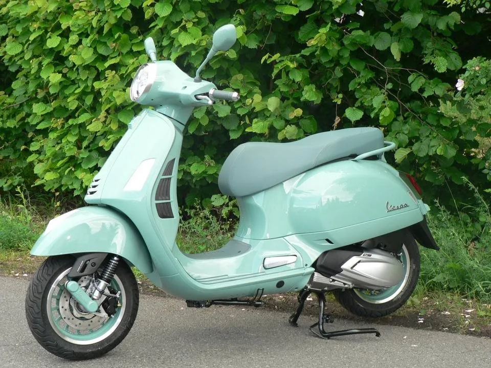 Vespa GTS 80th 310