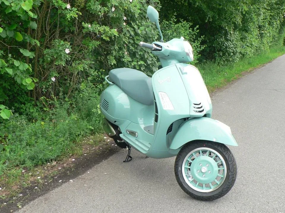 Vespa GTS 80th 310
