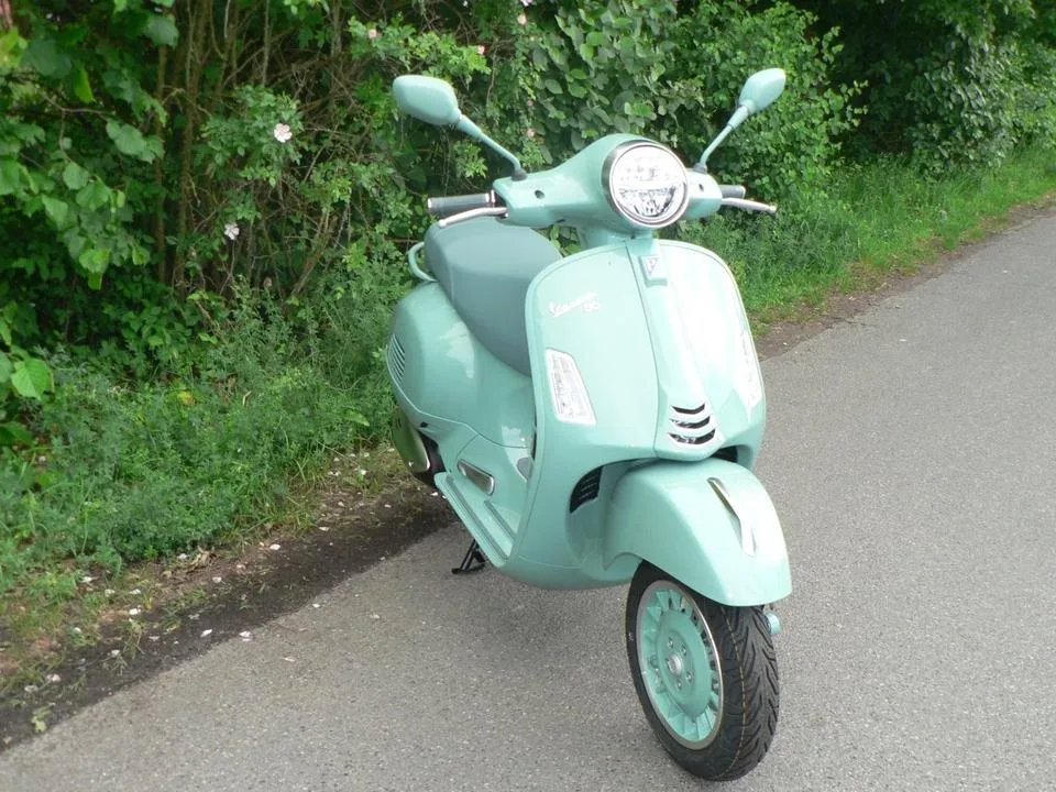 Vespa GTS 80th 310