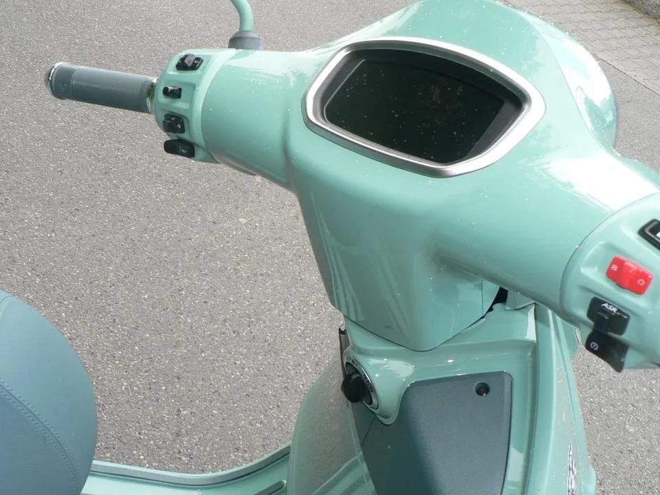Vespa GTS 80th 310