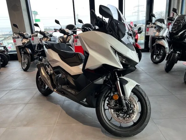 Honda Forza 750
