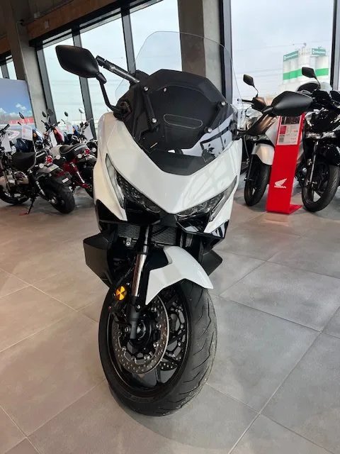 Honda Forza 750
