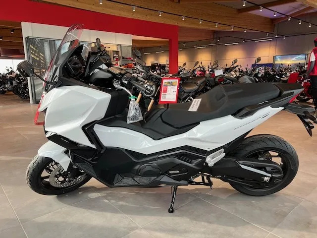 Honda Forza 750