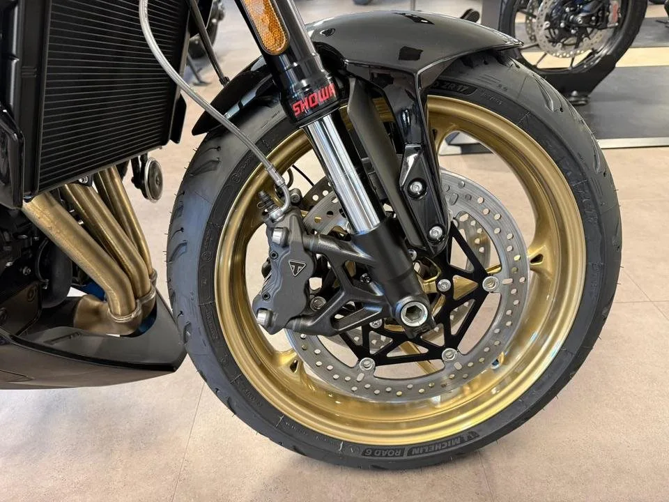 Triumph Trident 800