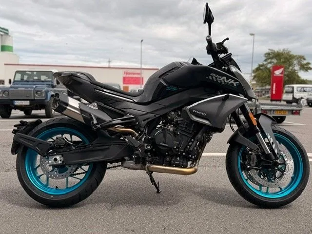 CFMOTO 800NK Sport