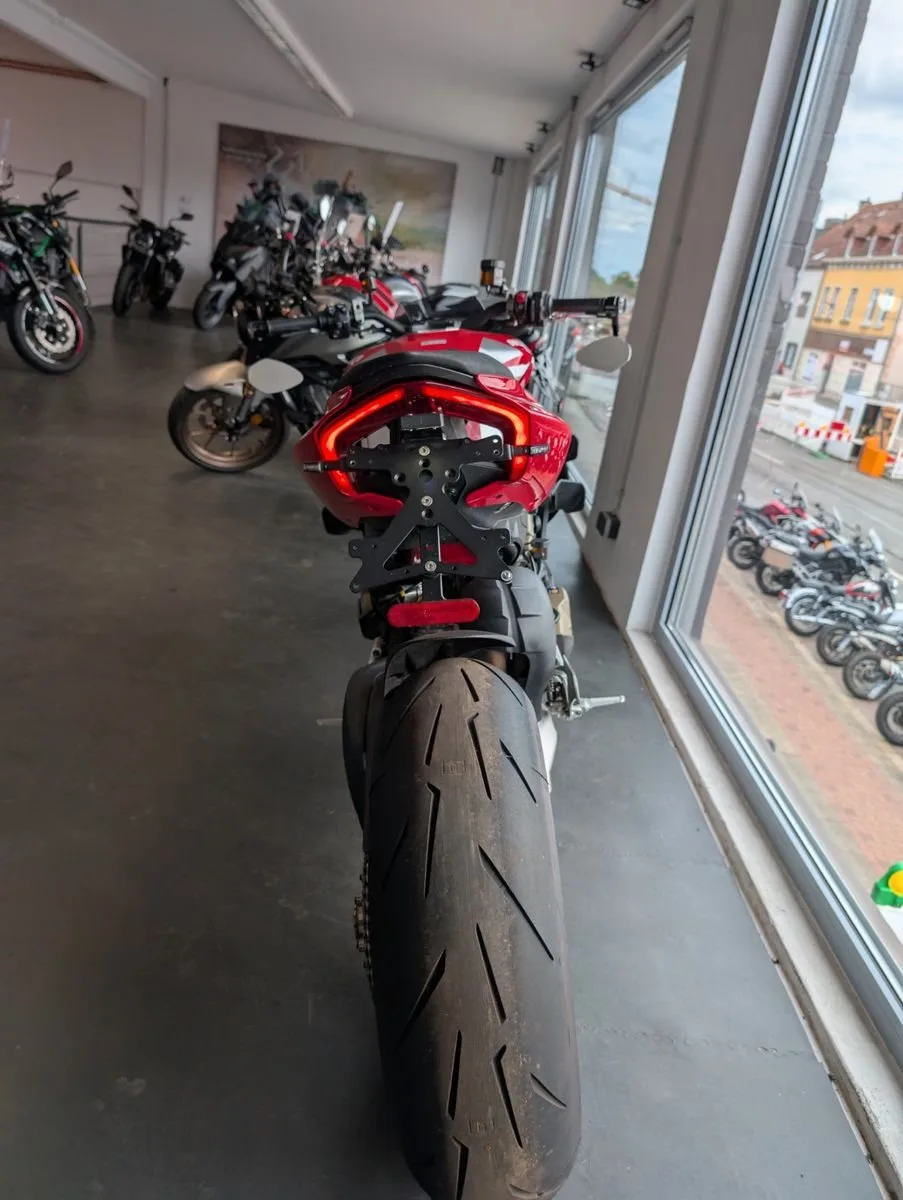 Ducati Streetfighter V4 S