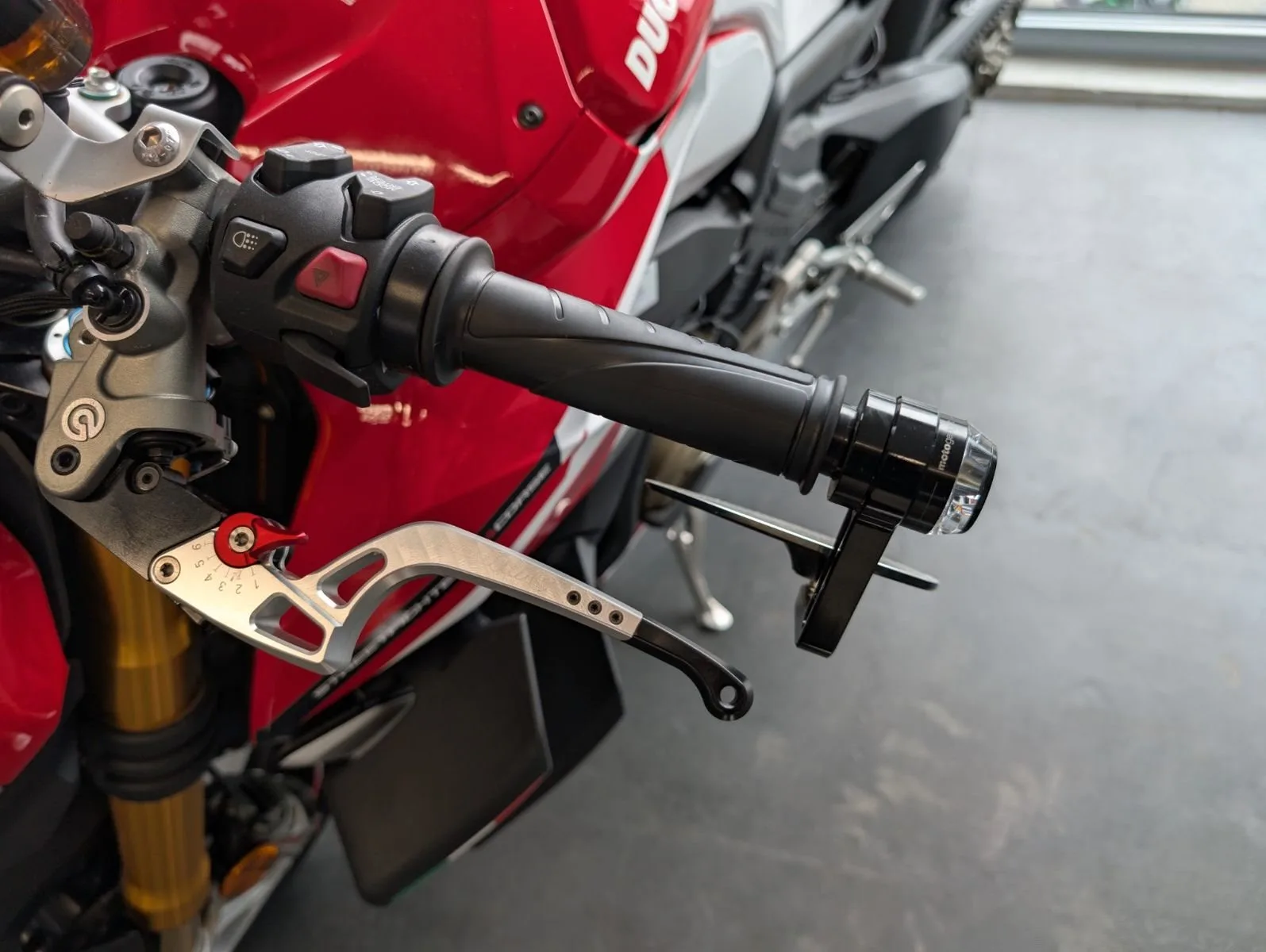 Ducati Streetfighter V4 S