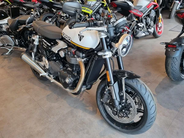 Triumph Speed Twin 1200