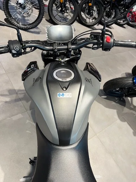Honda CB125R