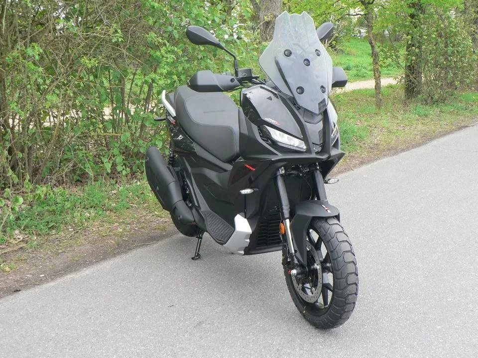 Aprilia SR GT 400
