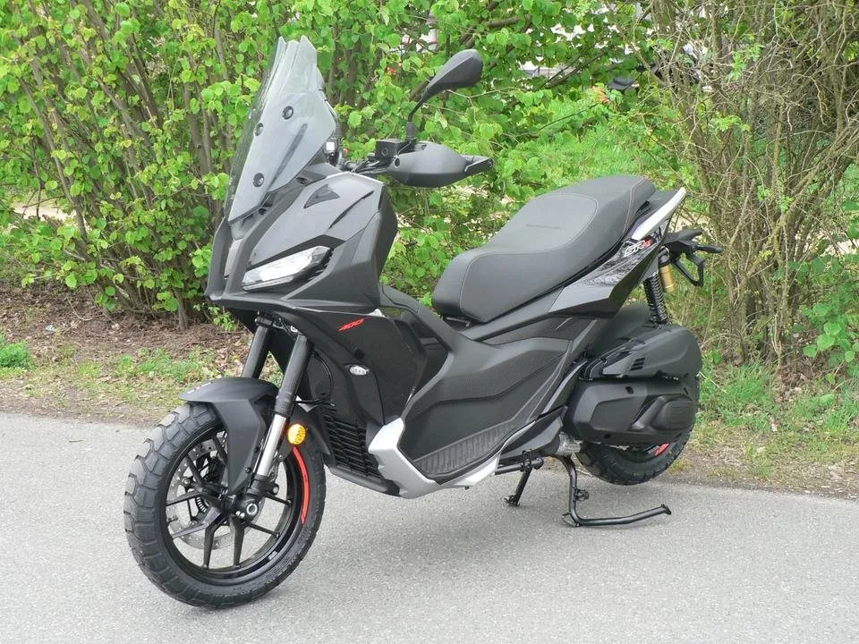 Aprilia SR GT 400