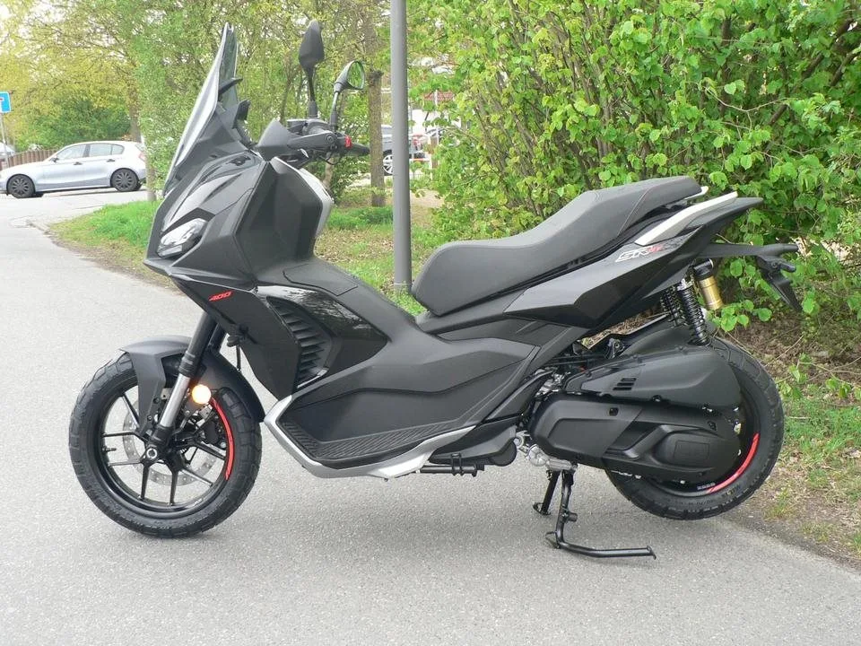 Aprilia SR GT 400