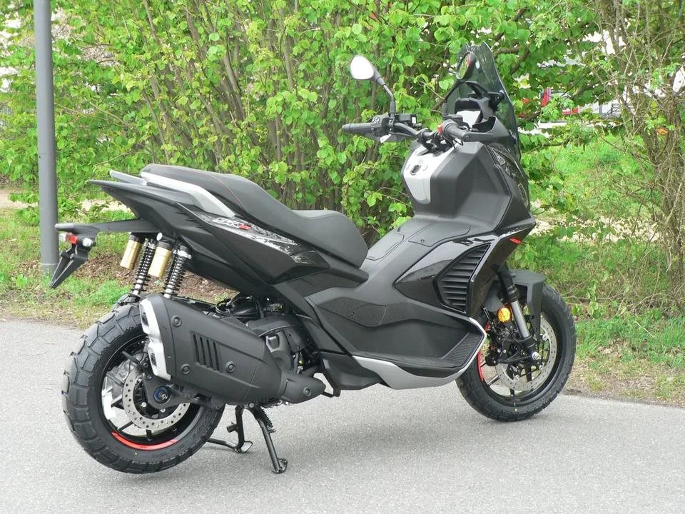 Aprilia SR GT 400