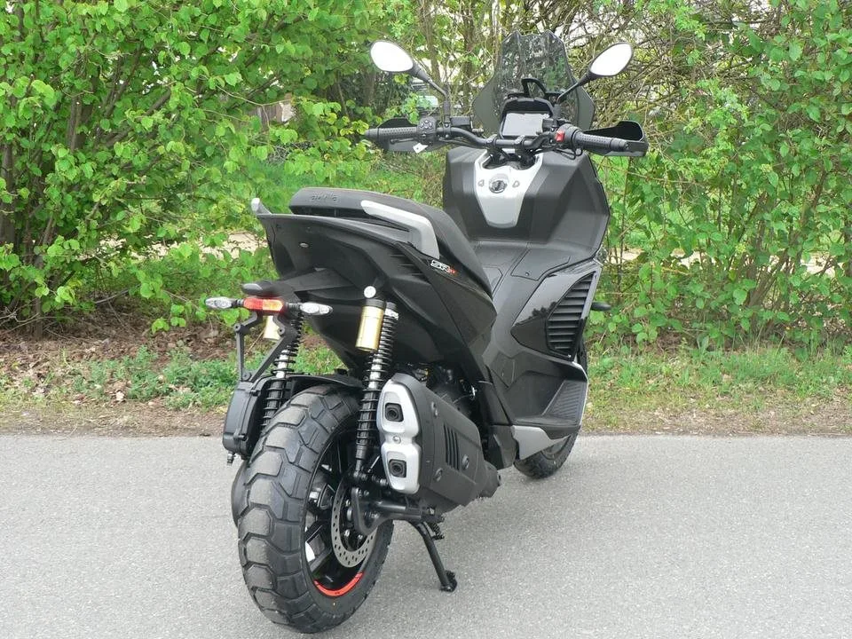 Aprilia SR GT 400