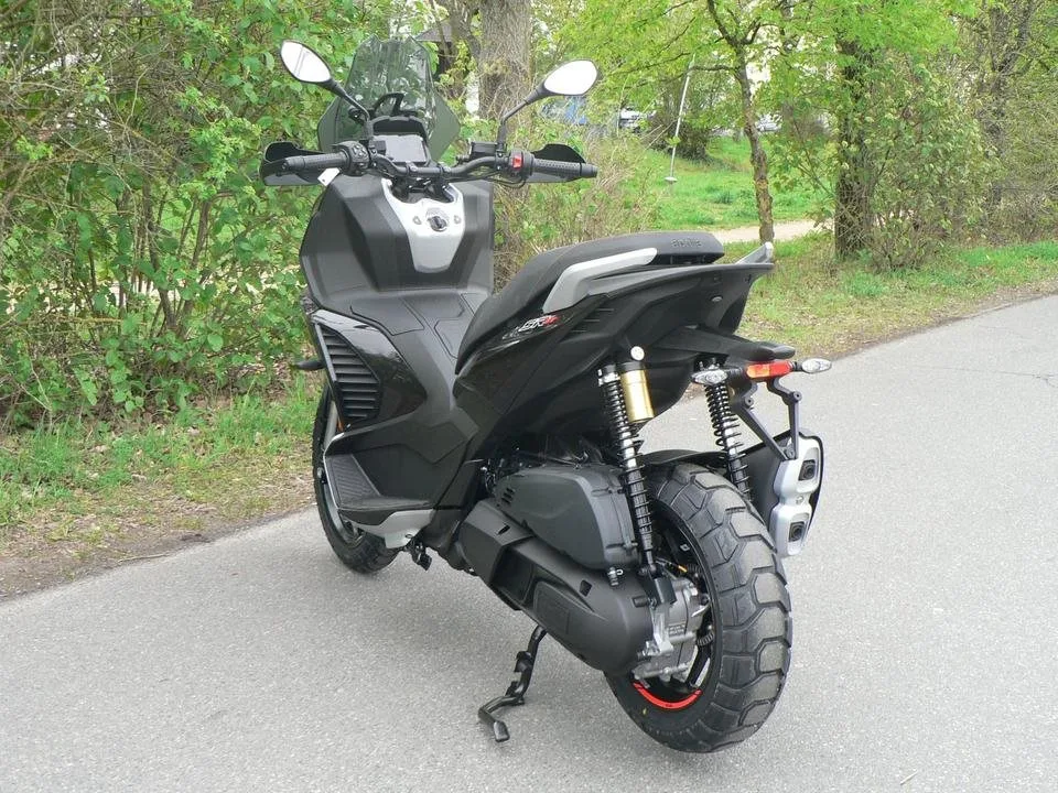 Aprilia SR GT 400