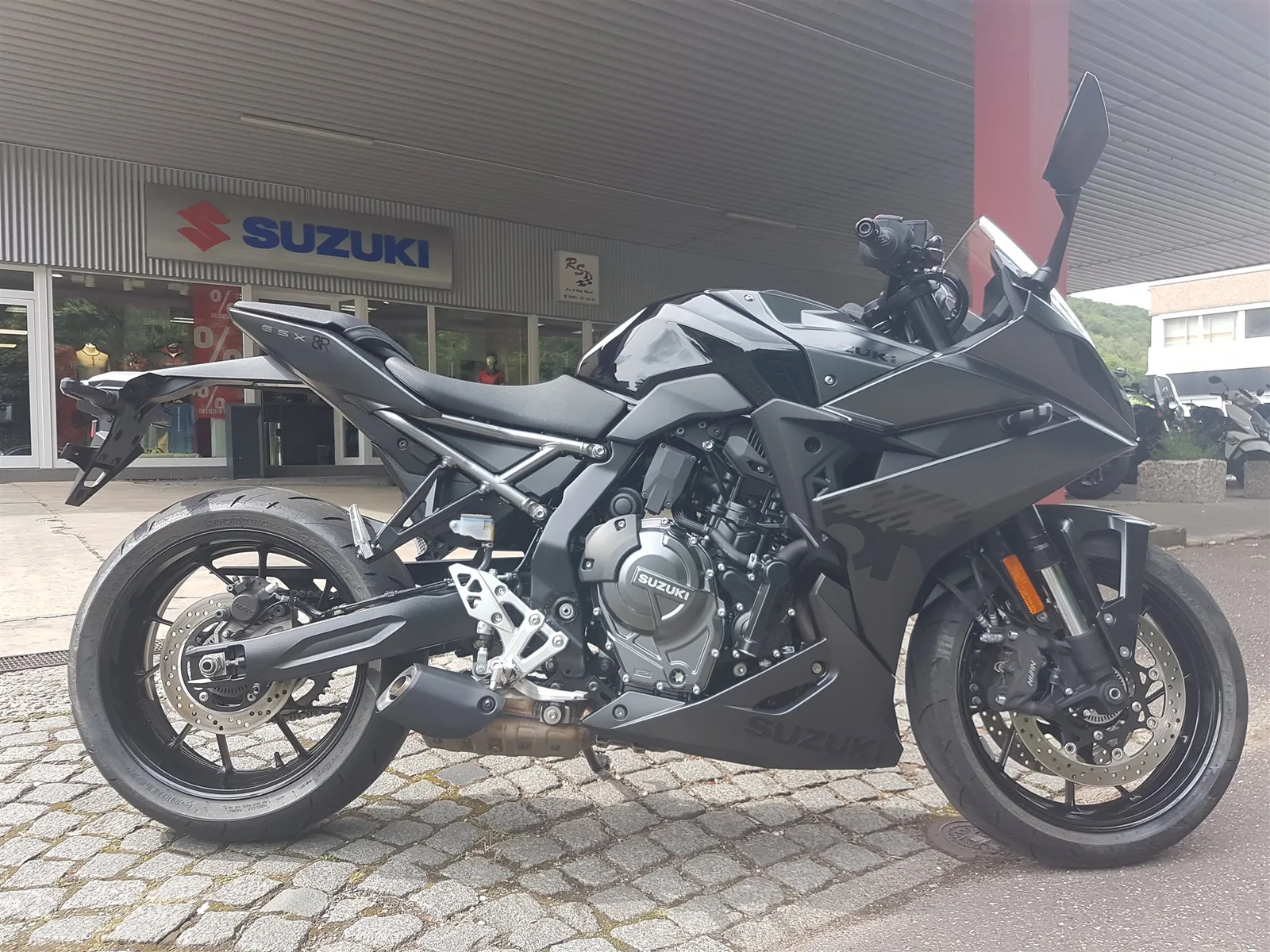 Suzuki GSX-8R Schwarz MY24