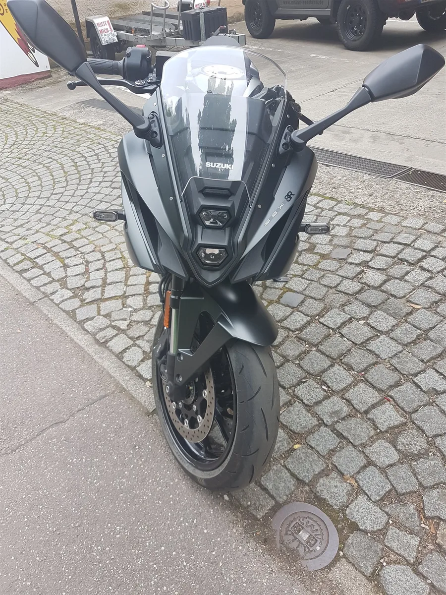 Suzuki GSX-8R Schwarz MY24