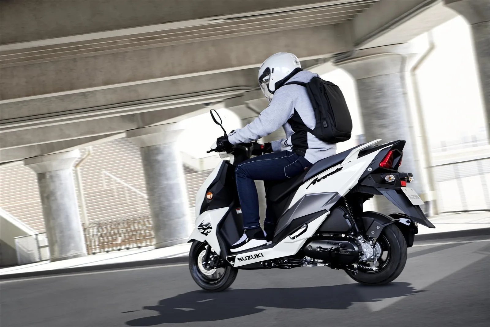 Suzuki Avenis 125 Grau Weiß, MY24 Demo