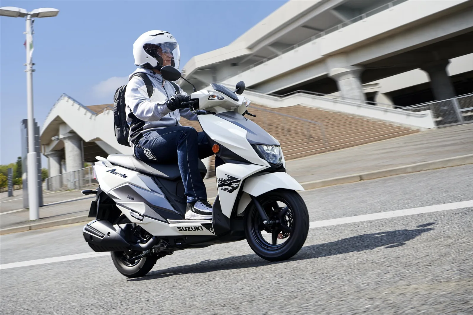 Suzuki Avenis 125 Grau Weiß, MY24 Demo