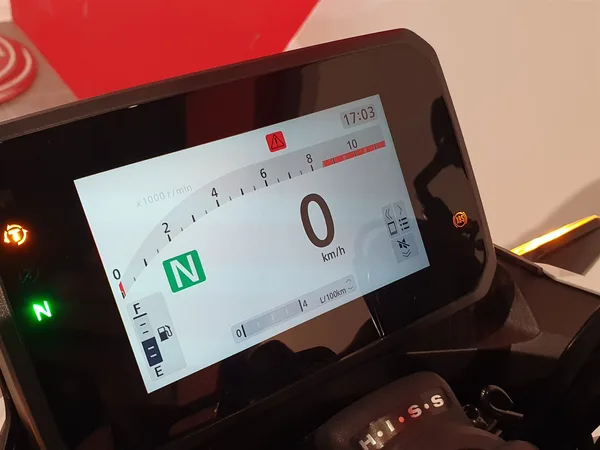 Honda CB500 Hornet Akrapovic Slip-On, Vorführer