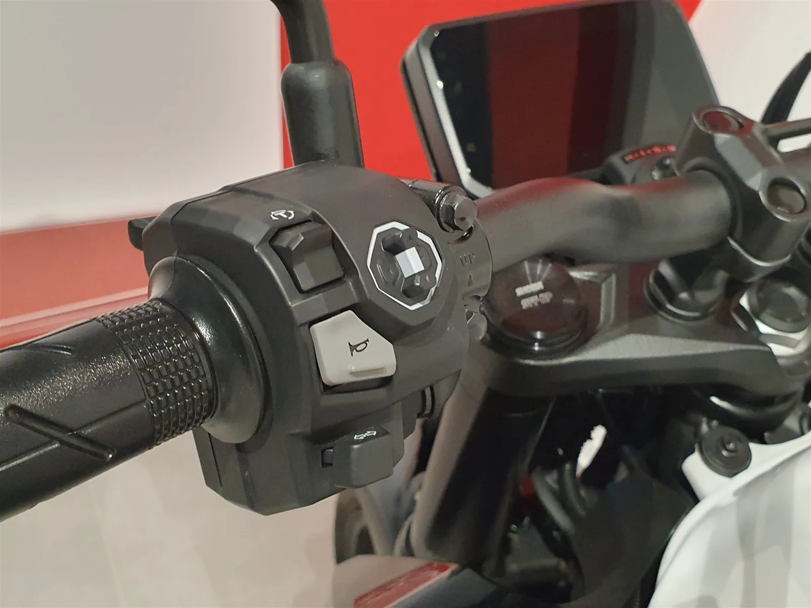 Honda CB500 Hornet Akrapovic Slip-On, Vorführer