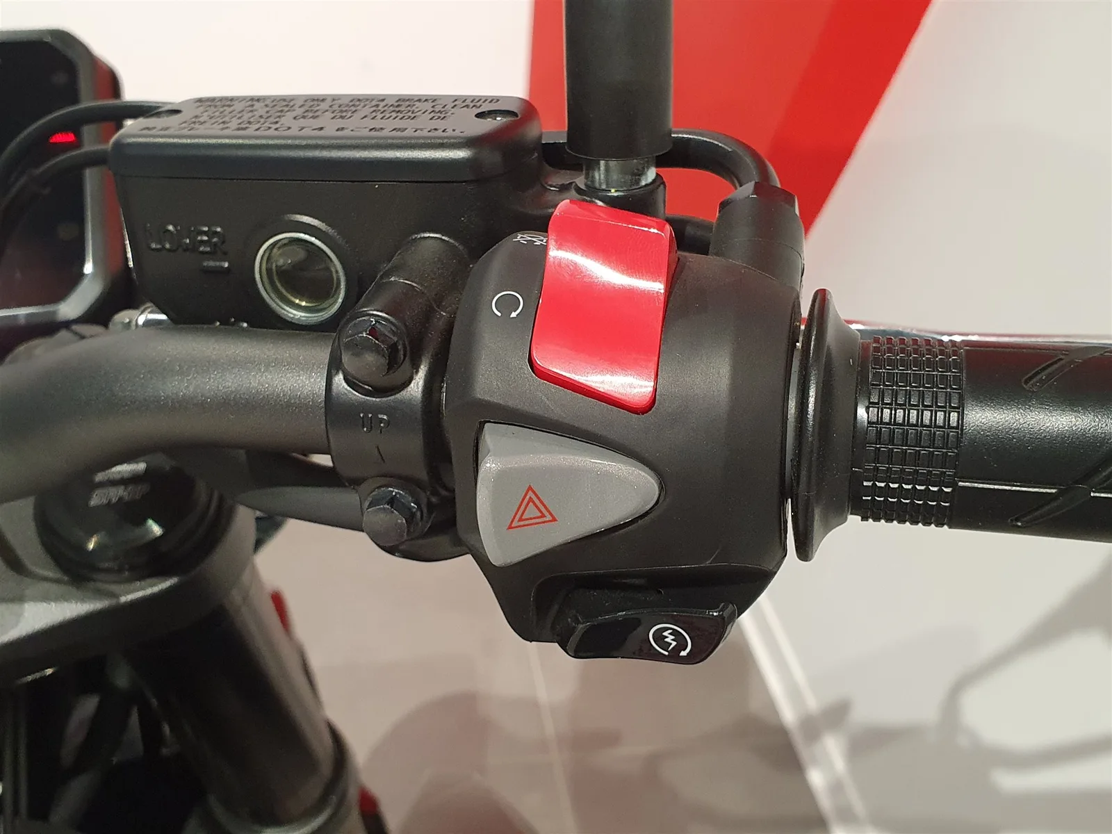 Honda CB500 Hornet Akrapovic Slip-On, Vorführer