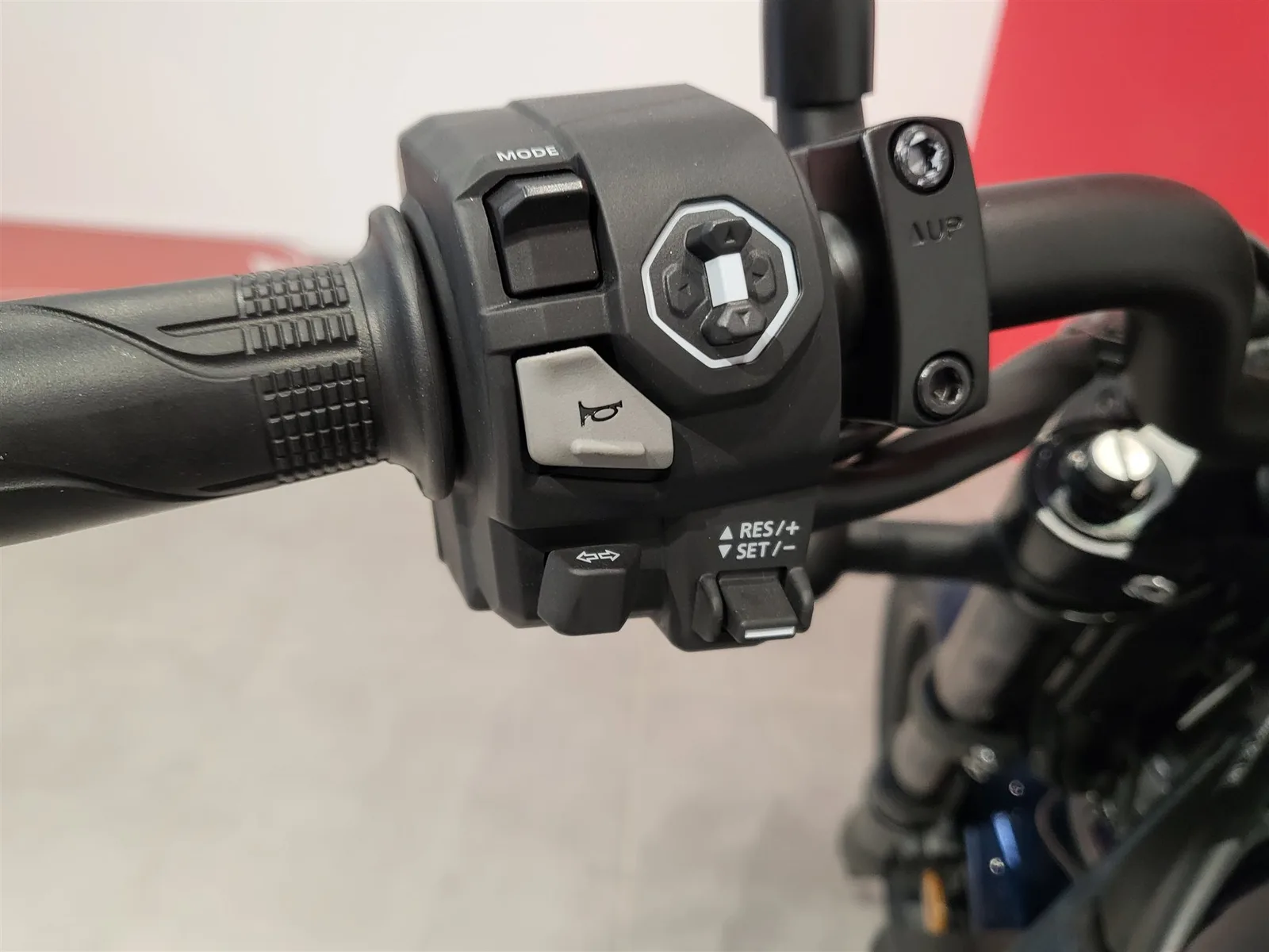 Honda CMX1100 Rebel Modell 2025, Tempomat