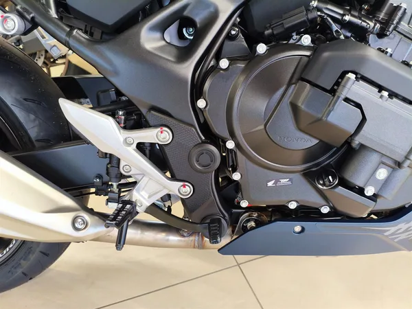 Honda CB750 Hornet E-Clutch