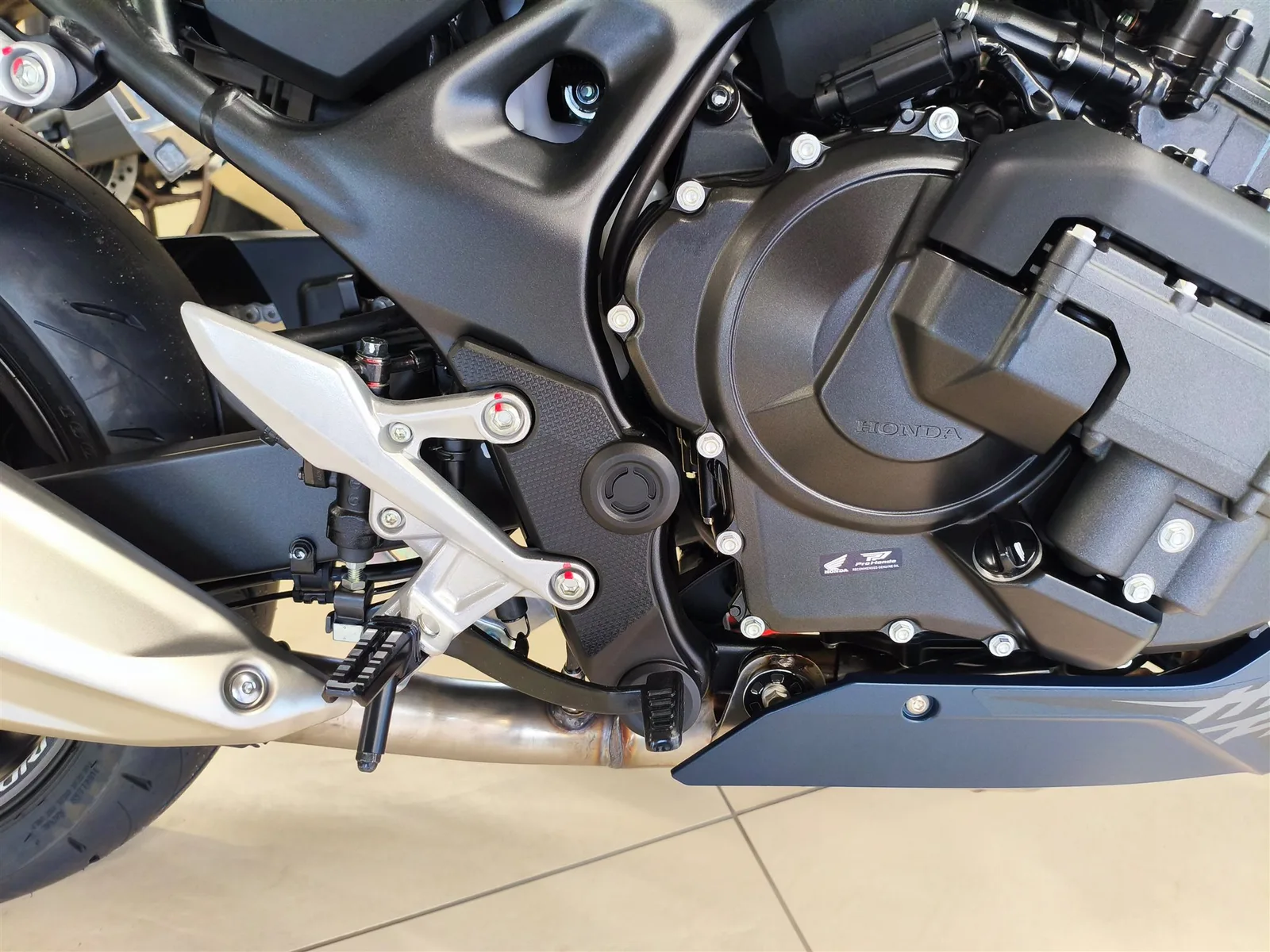 Honda CB750 Hornet E-Clutch