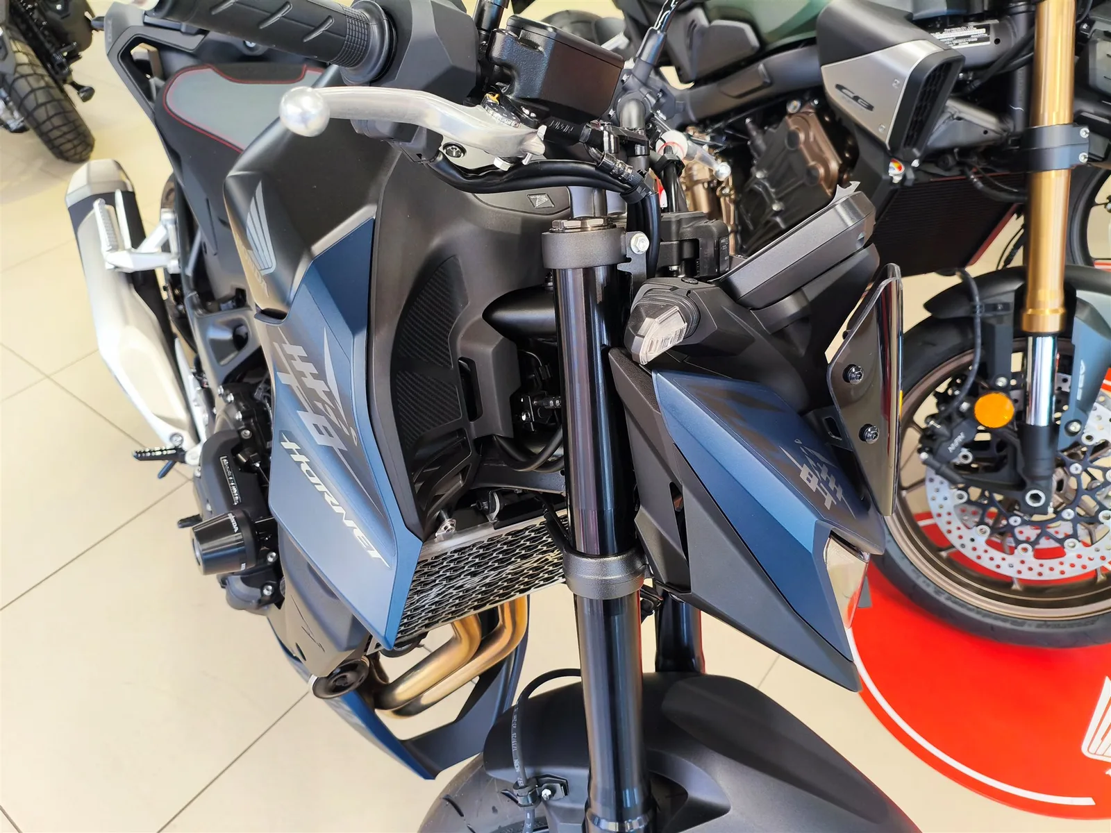 Honda CB750 Hornet E-Clutch