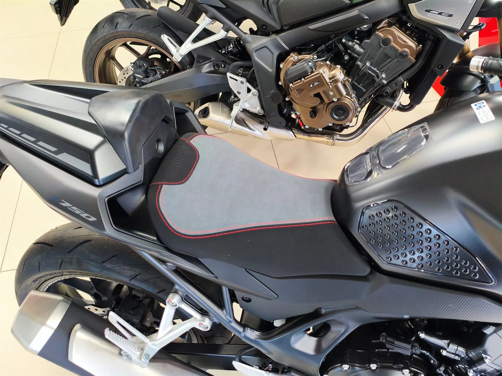 Honda CB750 Hornet E-Clutch