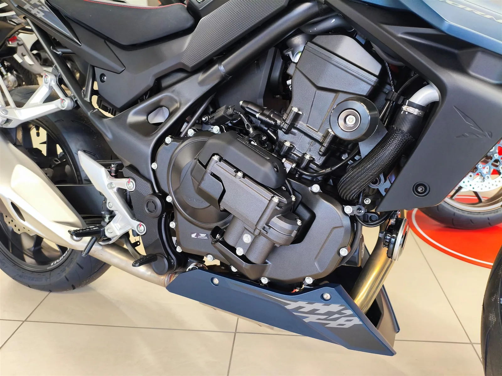 Honda CB750 Hornet E-Clutch