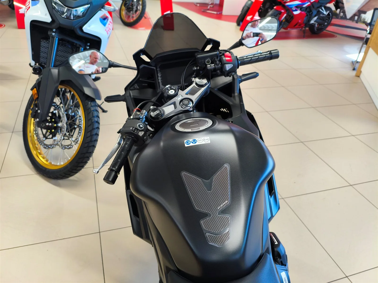 Honda CBR500R E-Clutch mit Zubehör