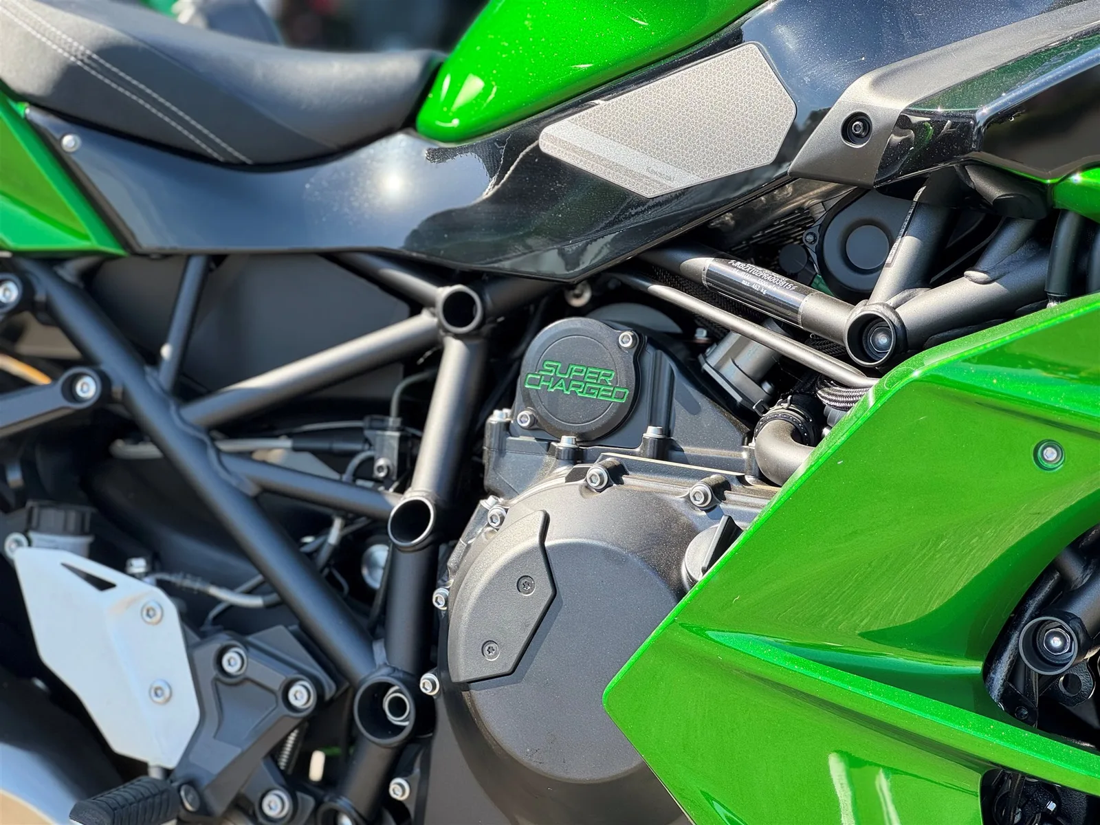 Kawasaki Ninja H2 SX SE Erst 1.380 KM I Seitenkoffer-Set I Wie neu