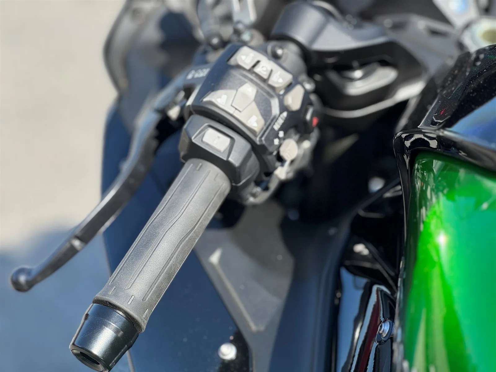 Kawasaki Ninja H2 SX SE Erst 1.380 KM I Seitenkoffer-Set I Wie neu
