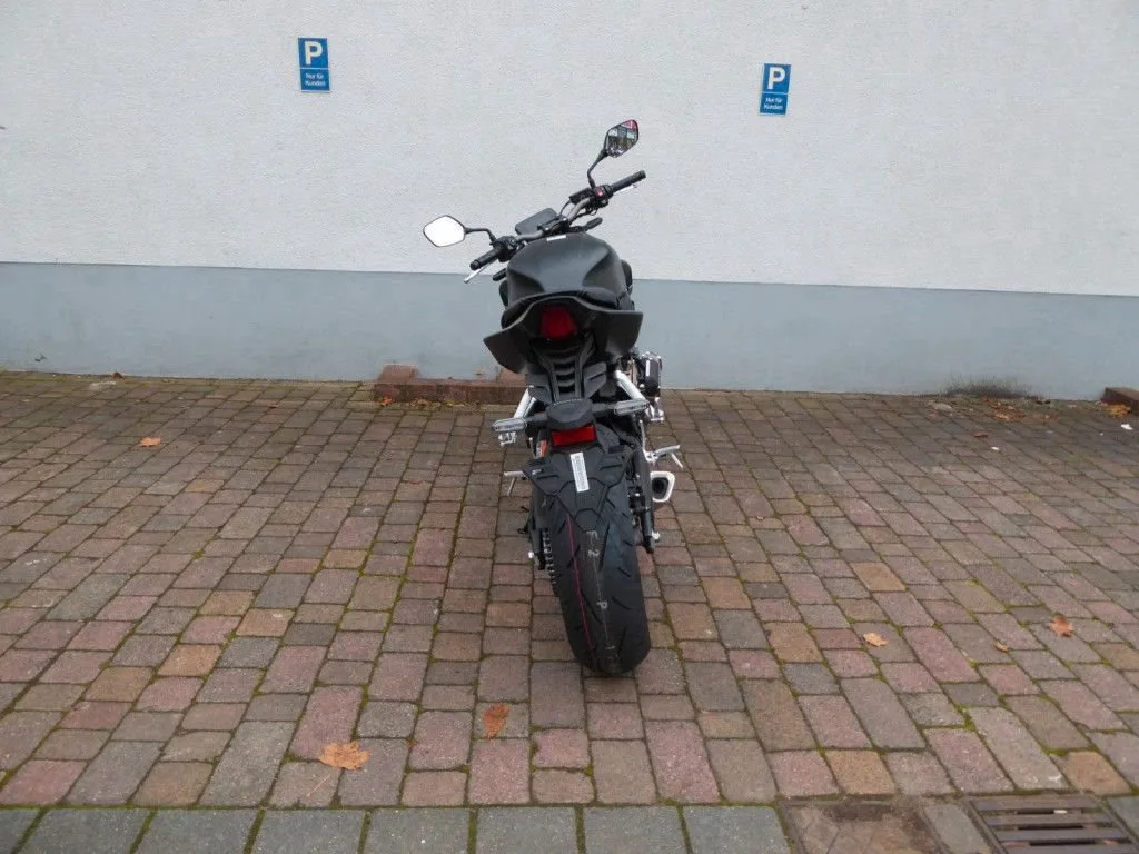 Honda CB650R E-Clutch