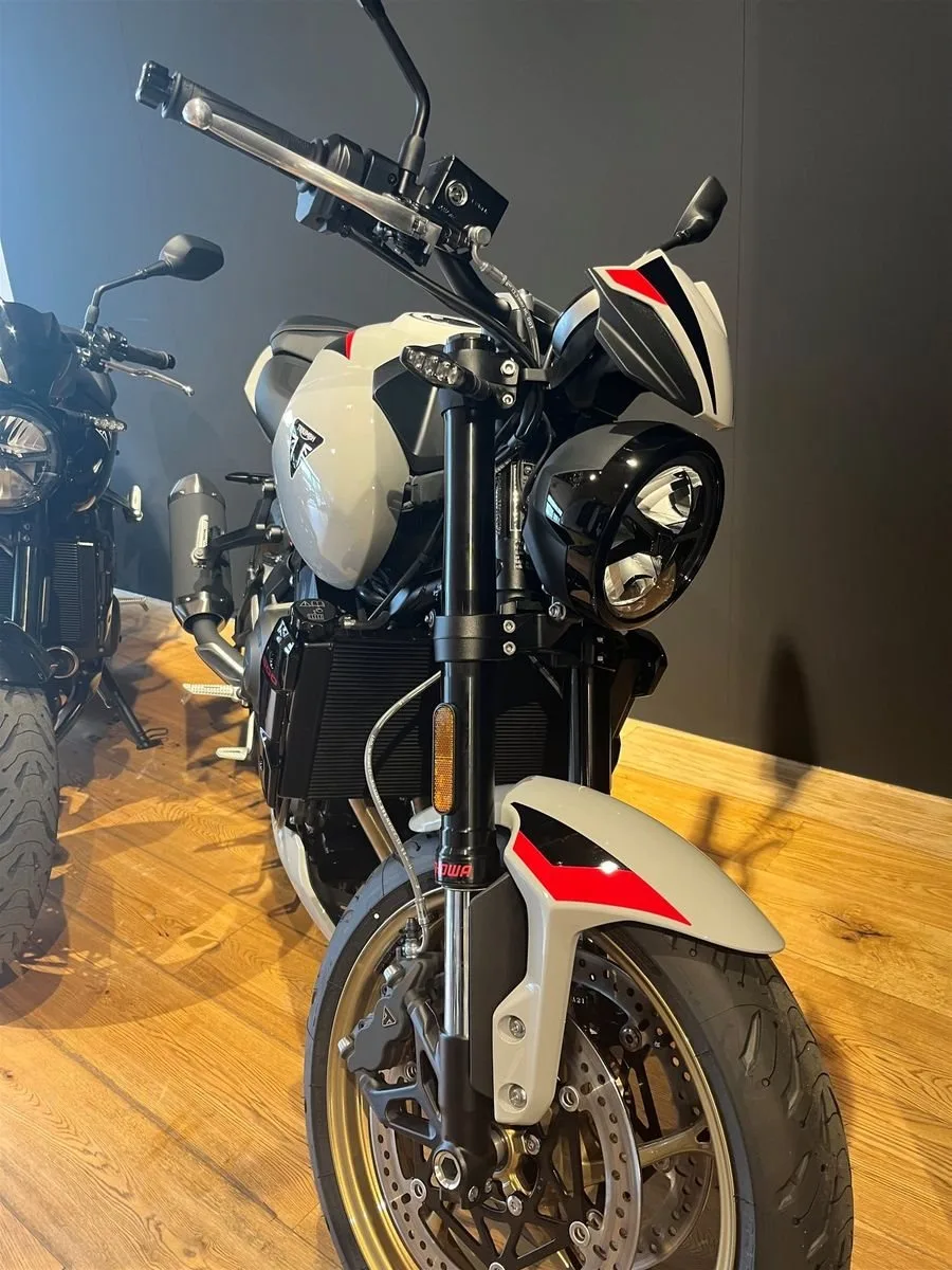 Triumph Trident 800
